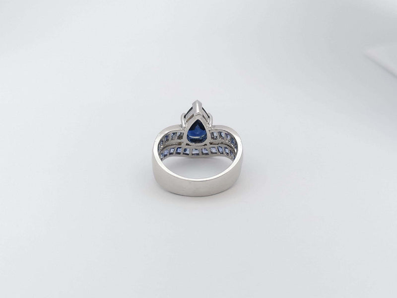 SJ3263 - Blue Sapphire Ring Set in 18 Karat White Gold Settings
