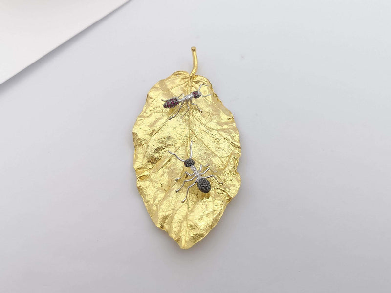 SJ3245 - Ruby, Black Diamond and Diamond Brooch / Pendant Set in 18 Karat Gold Settings