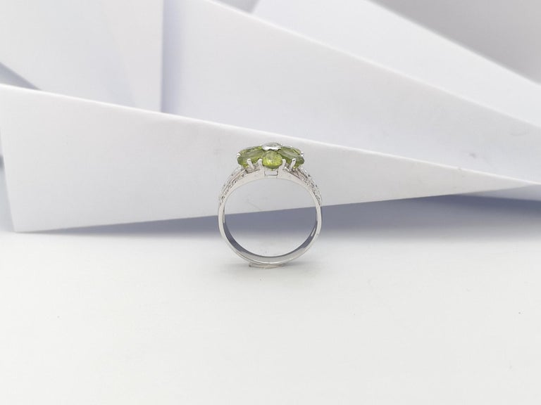 SJ6385 - Peridot with Cubic Zirconia Ring set in Silver Settings