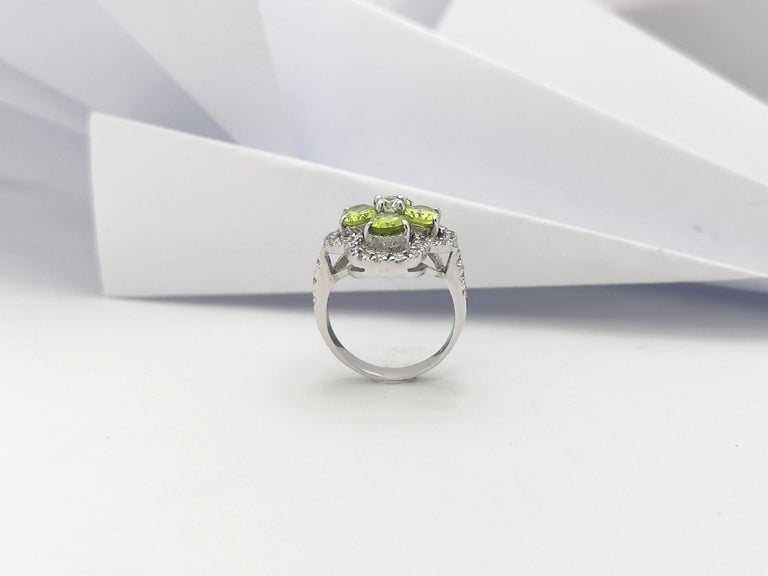 SJ2865 - Peridot with Cubic Zirconia Ring set in Silver Settings