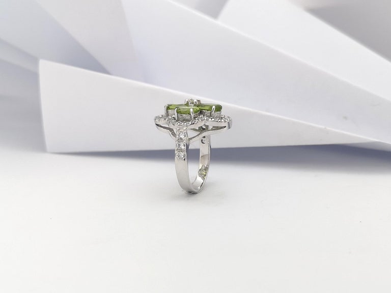 SJ2865 - Peridot with Cubic Zirconia Ring set in Silver Settings