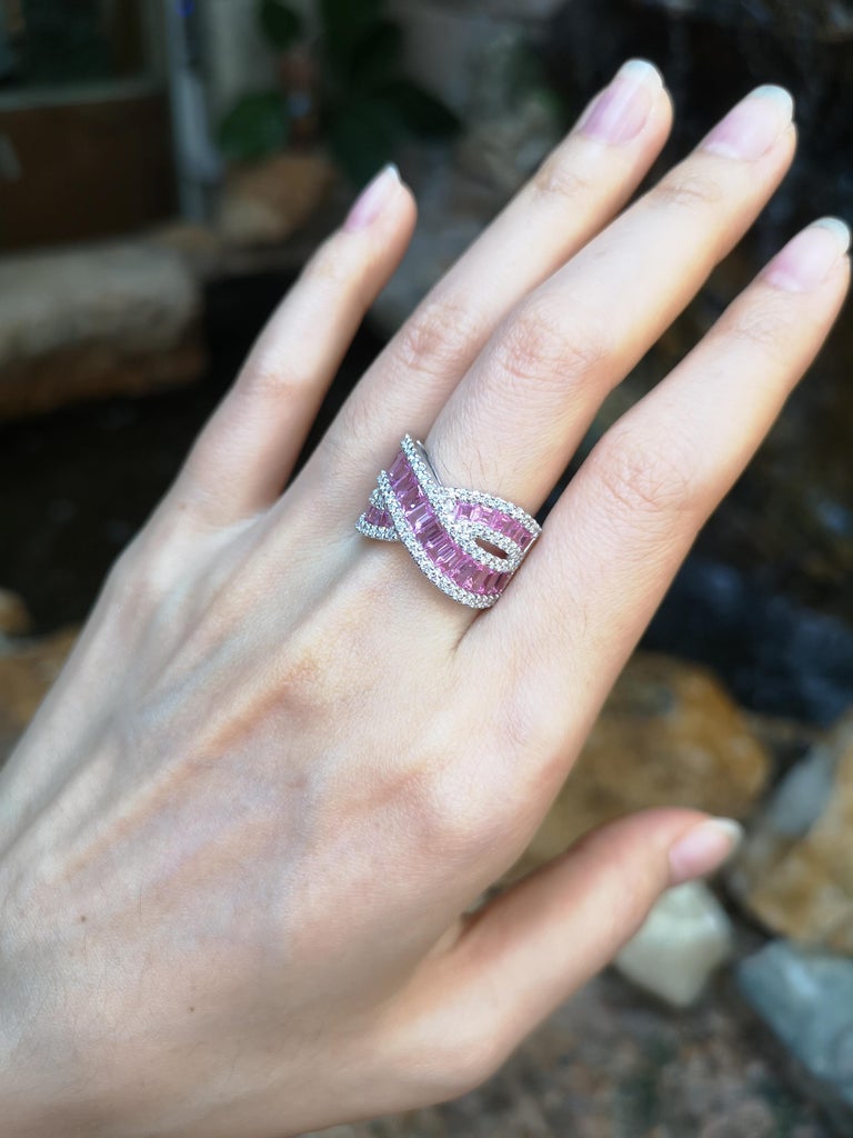 SJ3109 - Pink Sapphire with Diamond Ring Set in 18 Karat White Gold Settings