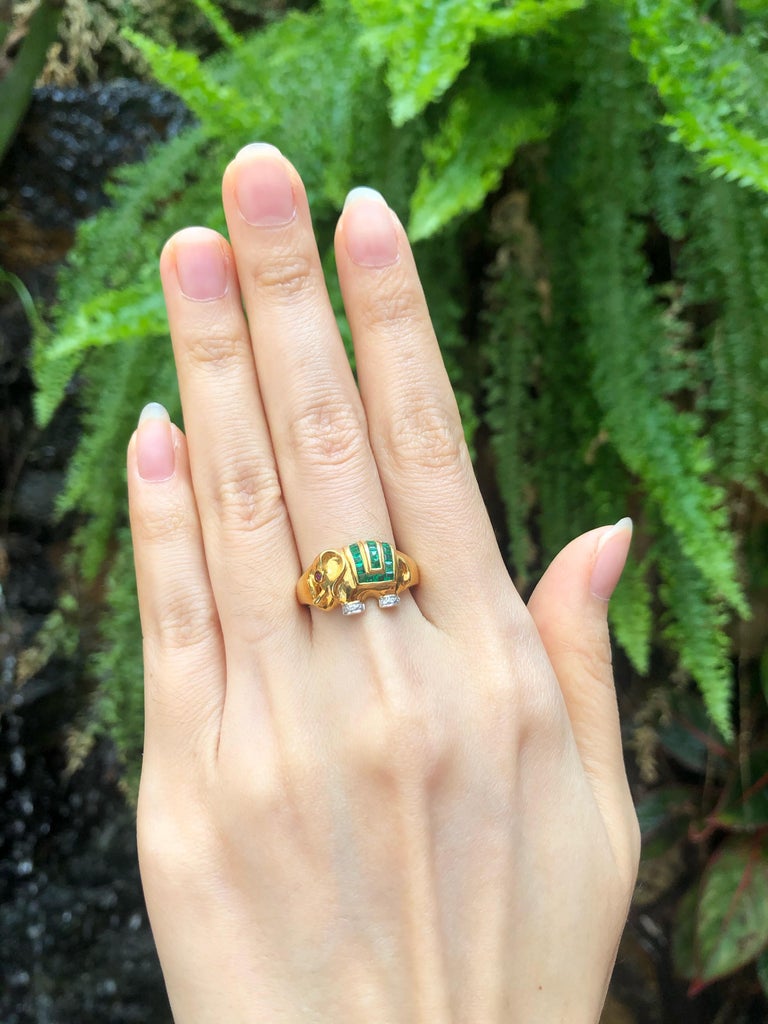 SJ2168 - Emerald with Diamond Elephant Ring Set in 18 Karat Gold Settings