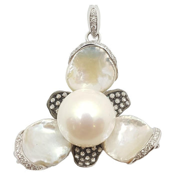 JP0060Q - Fresh Water Pearl with Brown Diamond Flower Pendant Set in 18 Karat White Gold
