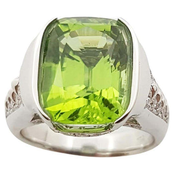 SJ2288 - Peridot with Diamond Ring Set in 18 Karat White Gold Settings