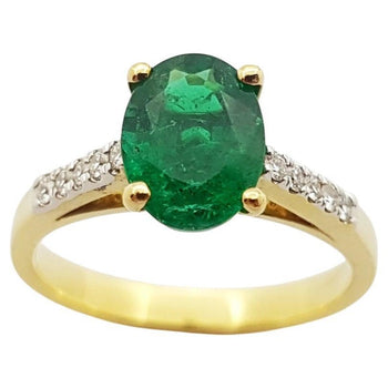 JR0138W - Emerald & Diamond Ring Set in 18 Karat Gold Setting
